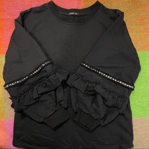 Sweater/sweatshirt with puffy sleeve details